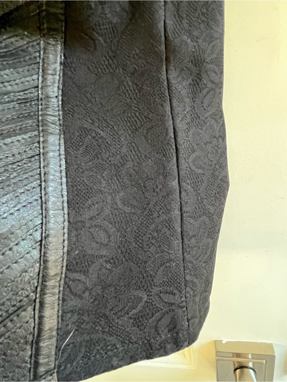 Badgley Mischka Black Faux Leather Pleated Paneled Mixed
Media Top SZ M - Picture 11 of 11